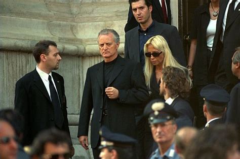 foto funerale gianni versace|gianni versace find a grave.